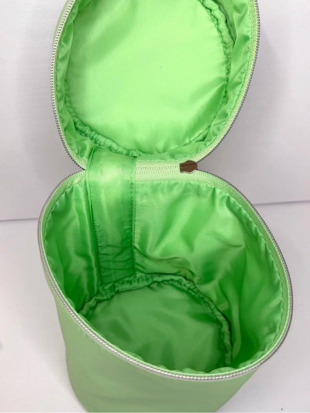Clinique Train Cosmetic Toiletry Makeup Travel Bag Trousse- Green - 2026